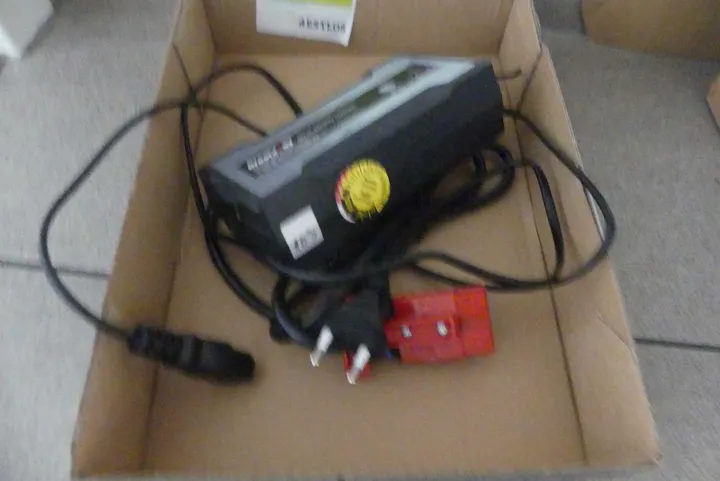 Greatway - 48V 2A Battery Charger